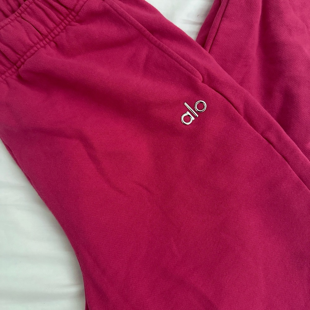 ALO Yoga Fuchsia Sweatpants